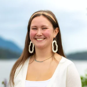 A headshot of Aaní Perkins smiling for the camera.